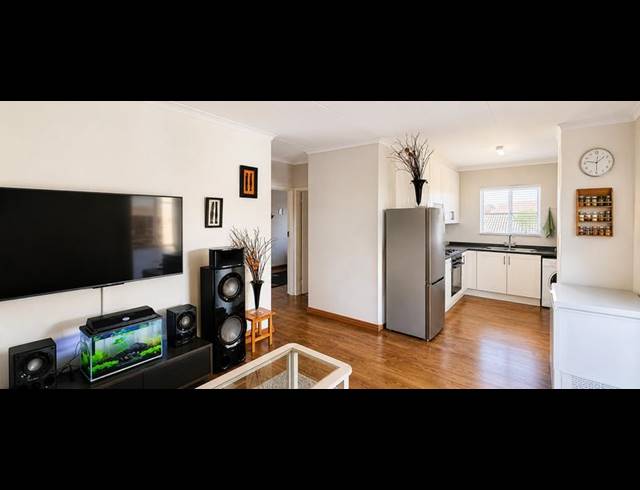 2 BEDROOM TOWNHOUSE FOR SALE IN ROOIHUISKRAAL NORTH